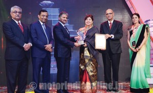 Mahindra-Awards-LadyTransportPersonality-pic