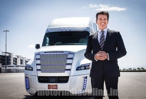 Dr. Wolfgang Bernhard, member of the board of management of Daimler AG and responsible for trucks and buses, in front of the Freightliner Inspiration Truck. Dr. Wolfgang Bernhard, Daimler-Vorstand für Lkw und Busse, vor dem Freightliner Inspiration Truc