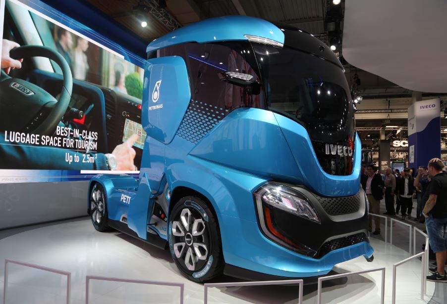 Iveco Presents Z Truck A Long Haul Zero Impact Concept Vehicle Motorindia