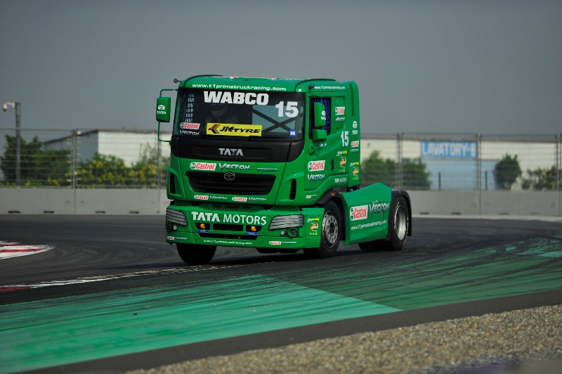 red5 racing truck